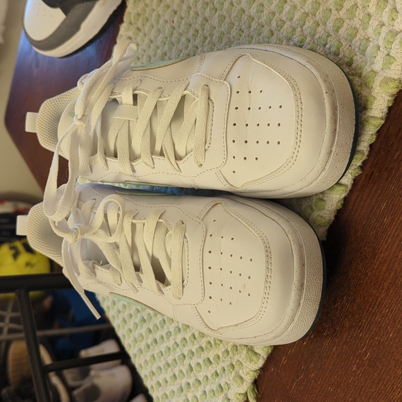 Nike shoes - Picture 4 of 4